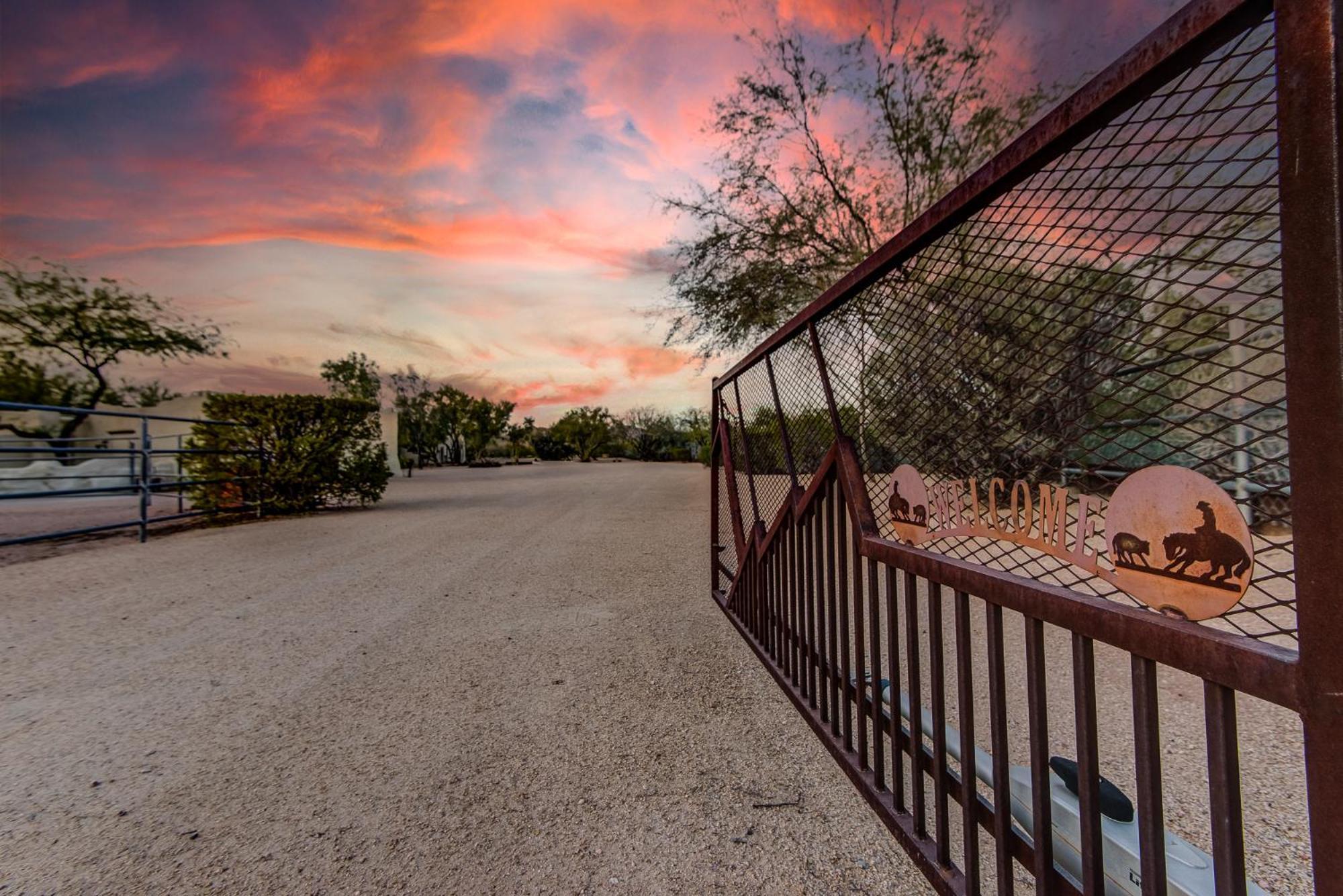 Enjoy Sunsets In Sonoran Desert, Hot Tub & Casita At Cave Creek Santa Fe Ranch! Villa Exterior photo